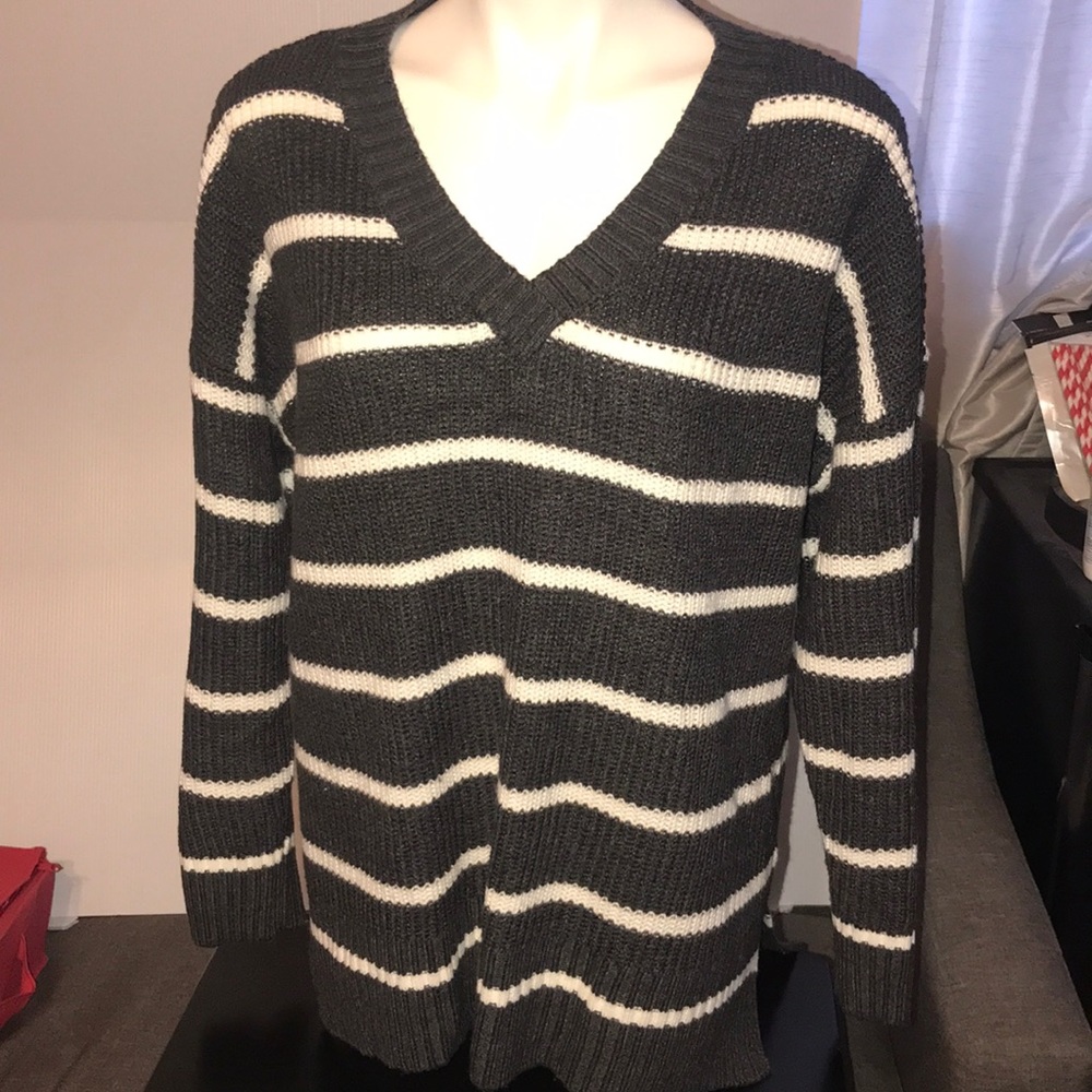 Woman’s sweater SZ 1X pre owned good condition